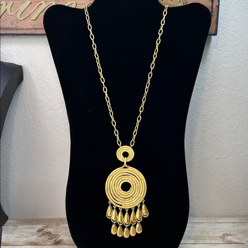 Stella & Dot Delilah Brushed Gold Pendant Necklace